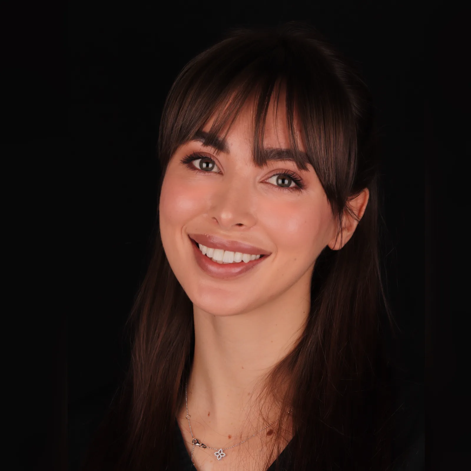 dr Iva Mihajlović, specijalista protetike i estetske stomatologije